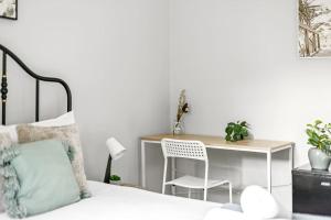 Cozy Queen Room - Nearby Transport & Shop - Shared Bathroom