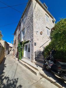 Adorable studio Palika