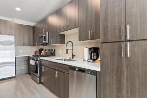 Cozysuites PHX RORO Gym, Pool, Pets, Parking #1
