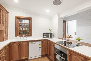 Cozy Double Room - Near Transport & Shops - Shared Bathroom