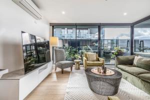 VAQUAY Embassy In Abbotsford