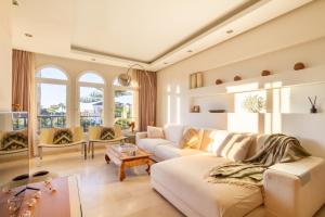 MARBELLA BANUS SUITES - Sun Kis s Beside Golf Apartment