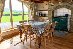 Finest Retreats - Shepherds Cottage at Mile House Farm