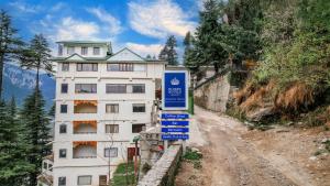 Aatmayog Luxury Manor Hilltop Centrally Heated Resort, Manali
