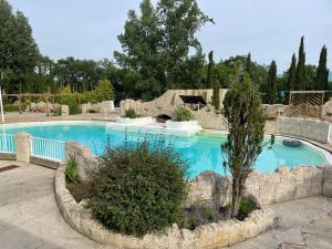B&B / Chambres d'hotes Chambre au Domaine Spa-piscine sauna : photos des chambres