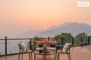 StayVista at Barkat Villa with Jacuzzi