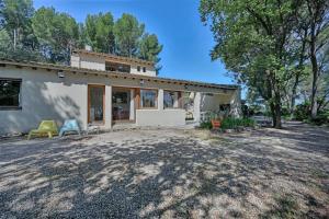 Maisons de vacances Grande villa avec piscine pres d-Avignon - Jonquerettes : photos des chambres