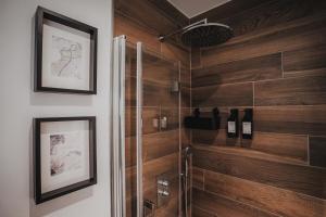 DOWNTOWN Apartment mit Luxusbad am Hafen nur 5 Minuten zu Fuß in die Innenstadt und zum Bahnhof!