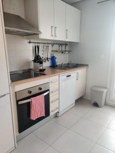 Exclusive Silent & Sunny Top Floor Apartement, 2 Pools & Golfview