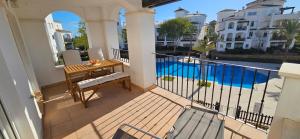 Exclusive Silent & Sunny Top Floor Apartement, 2 Pools & Golfview