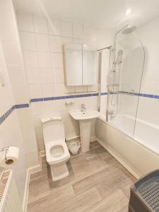 20A 2 Bed Flat, Sleeps 4,Wifi,Near Cabot Circus, BRI 1mi