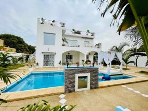 KEUR MATY Charmante et Moderne Villa 5 chambres, 5 salles de bains à Warang