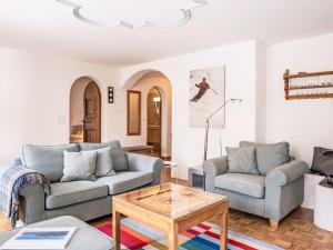 Apartment Chesa Mezzaun by Interhome