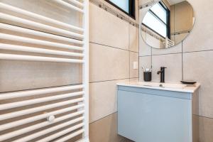 Stylish Paris Apartment near Louvre & Notre-Dame