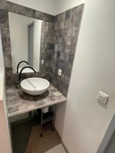 Appartements Studio charmant avec terrasse : photos des chambres