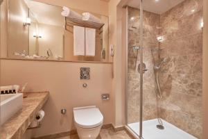 Corner Suite room in Richmond Nua Wellness Spa - Adult Only