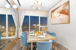 Dubai 2BR Flat, Marina Views, Pool Access, Parking, Walk to Mall