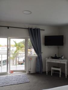 sunny get away for a family of 4