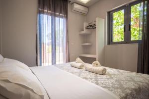 Casa Di Mare - Studios and Apartments on the beach, by ZanteWize