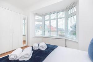 VIEWPOINT 2 by BOURNECOAST - A Clifftop Apartment with PANORAMIC Sea Views and Balcony - FM6182