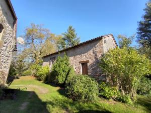 Maisons de vacances Ancienne grange rehabilitee et Grangette avec piscine et jardin : photos des chambres