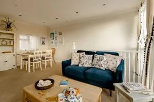 Stylish seaside house 2 min walk from beach Pass the Keys - 伯青顿