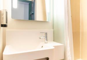 B&B HOTEL Nantes Centre