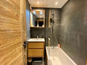 BAISSE DE PRIX appartement sur les pistes, lumineux et central Courchevel 1850