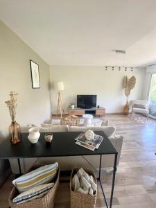 Appartements Appart avec balcon, parking, plein centre ville - MONT DE MARSAN : photos des chambres