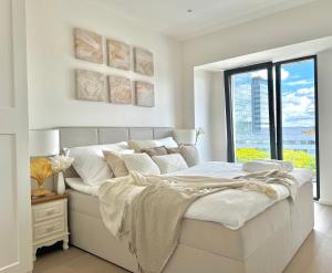 Rentero NEW Modern, River View APT near Prague City Center