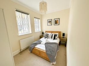 Stunning London Flat with Lush Garden - Steps to Park by The River Thames