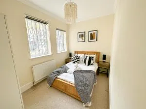 Luxury 3Bedroom Apartment in Thames-Side London Living - Putney