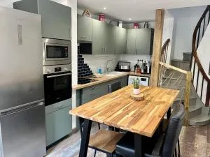 Maison atypique centre-village au calme avec vue sur les toits - Cormeilles