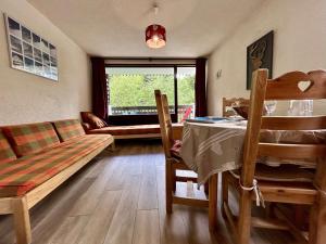 Appartements Studio avec coin montagne - 4 pers, a 100m des telecabines, piscine, parking, casier a ski - FR-1-330F-94 : photos des chambres