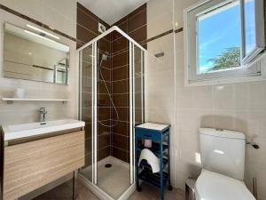 Maisons de vacances Maison 4 pieces tout confort avec jardin et terrasse pres de la plage et des commerces - FR-1-377-31 : photos des chambres