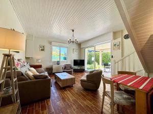 Maisons de vacances Maison 4 pieces tout confort avec jardin et terrasse pres de la plage et des commerces - FR-1-377-31 : photos des chambres