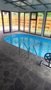 Къща Александрова с басейн вътрешен и отопляем