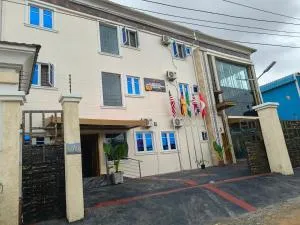 J Blitz International Hotel - Age Mowo