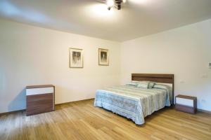 Basic Triple Room with Shared Bathroom