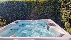 Villa Falsterbo - Beachside Luxury with Private Hot Tub