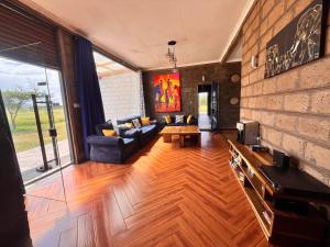 Amboseli Glass house