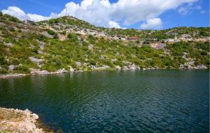 2 Bedroom Lovely Apartment In Ploce