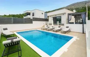 Lovely Home In Srinjine - Srinjine