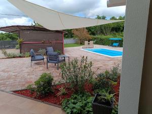 Green Oasis Near Barban - A House with a Pool, pet frendly