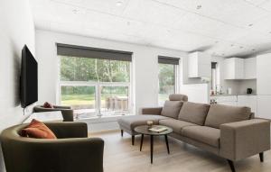 3 Bedroom Cozy Home In Farsø