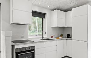 3 Bedroom Cozy Home In Farsø