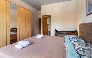 Six-Bedroom Holiday Home In Podstrana