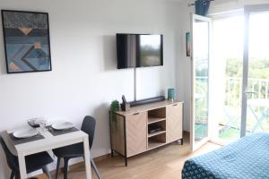 Le panoramique - Parking, Tram A, Netflix