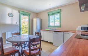 Maisons de vacances Nice Home In Plan-D-aups-Sainte-Bau : photos des chambres
