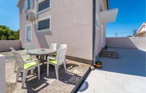 Awesome Home In Benkovac With Wifi